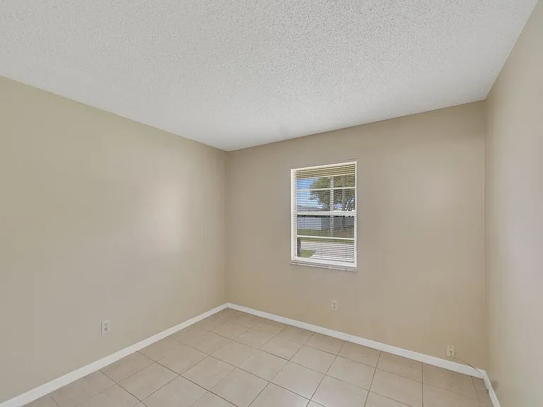 205 SW Voltair Ter — Photo 17