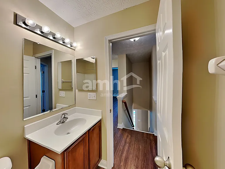 270 Huntington Dr — Photo 16