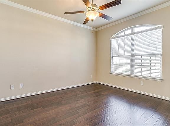 3rd image of 4017 Hialeah Dr