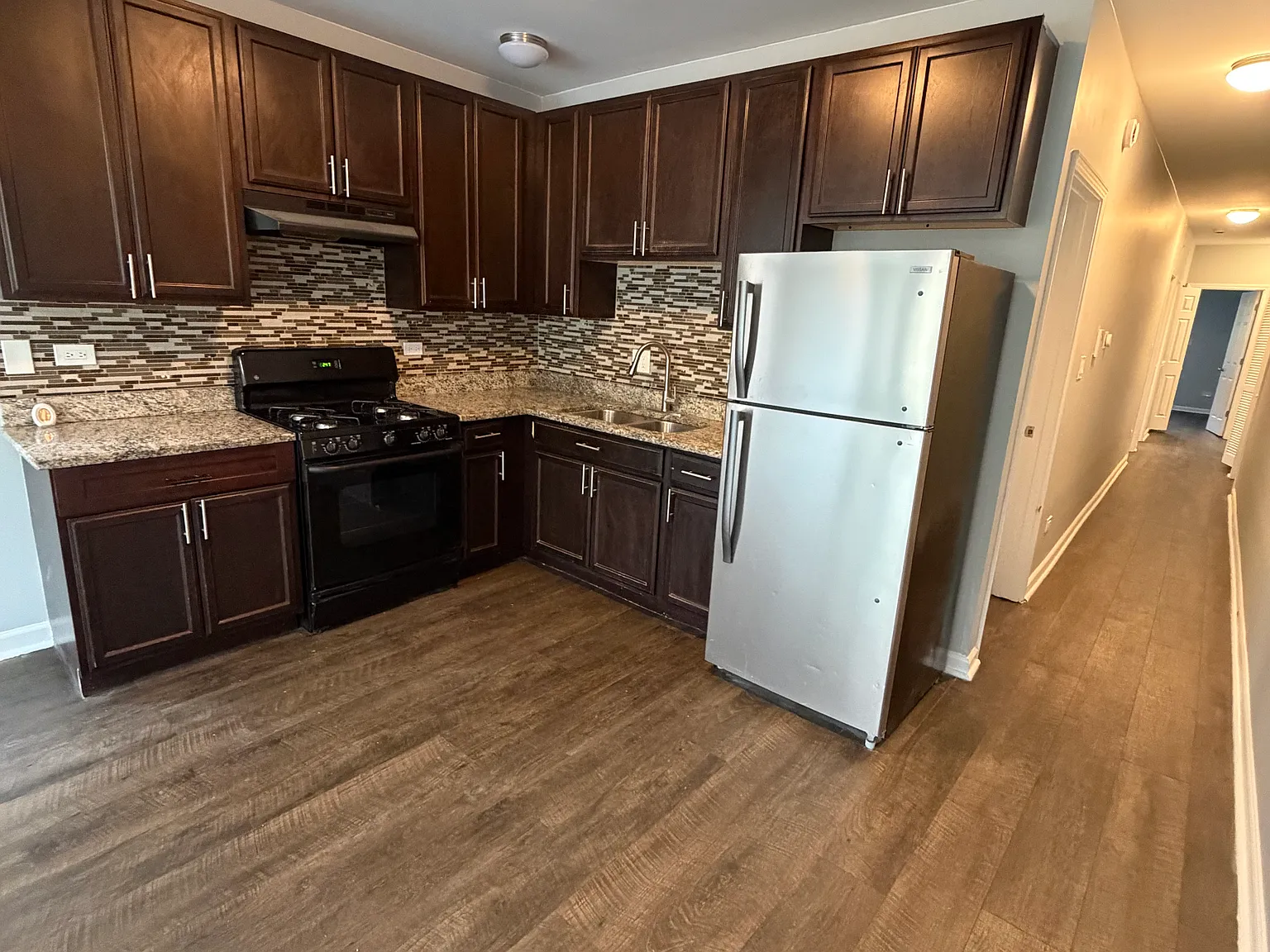 3 bed, 1200 sqft, $1,850 — Photo 3