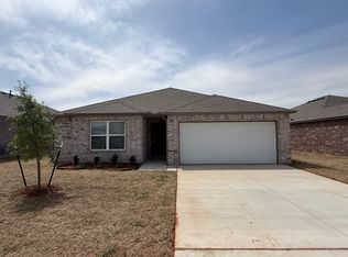 3909 Dutch Ln, Mustang, OK 73064