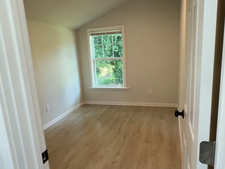 1911 Maple St — Photo 13