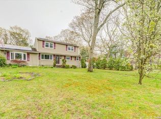 221 Holland Ave, Medford, NY 11763