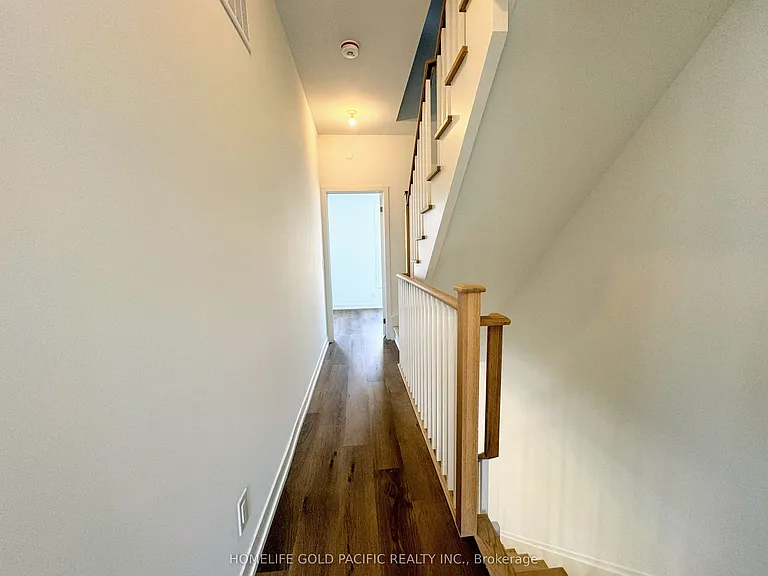 5 Spruce Pines Cres — Photo 17