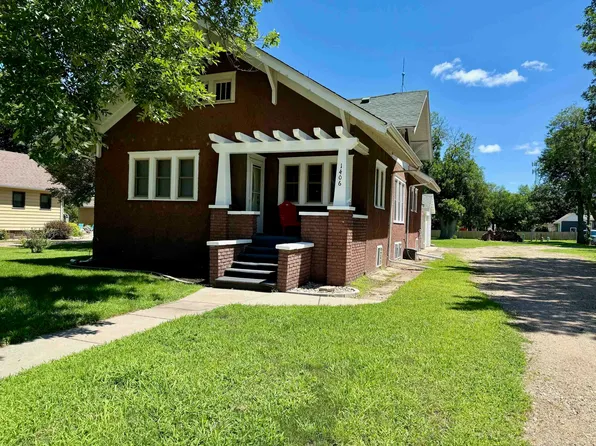 1406 Okoboji Ave, Milford, IA 51351