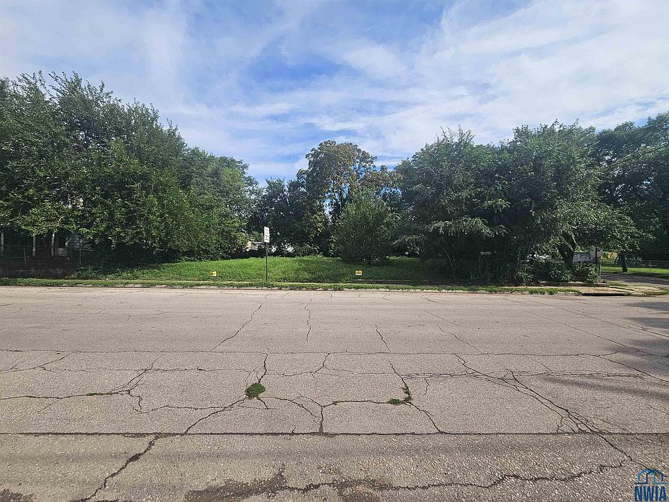 2nd image of 1201-03 W 3rd St