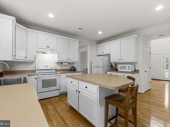 2nd image of 192 Matchbox Ct