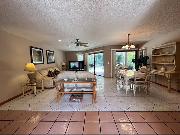 5th image of 11245 NW 44th St
