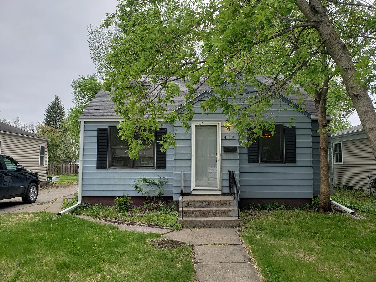 Building Photo - 419 17th St S