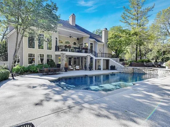 14001 Canterbury St, Leawood, KS 66224