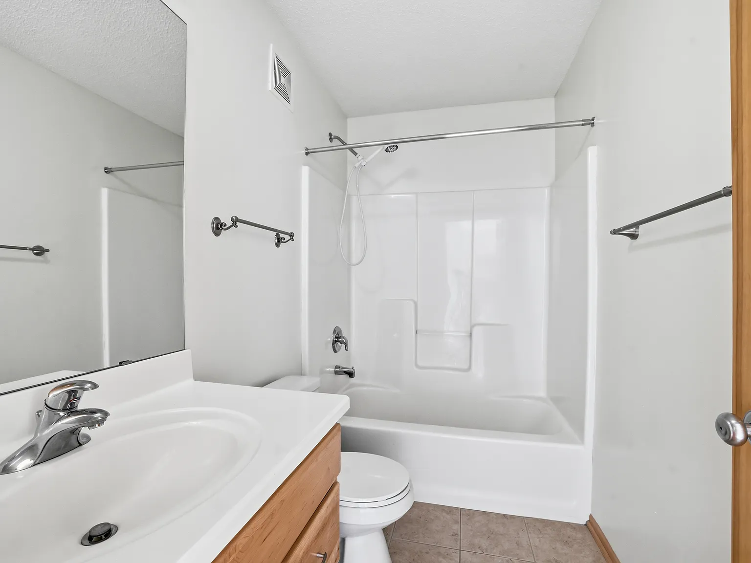 11317 Stratton — Photo 4