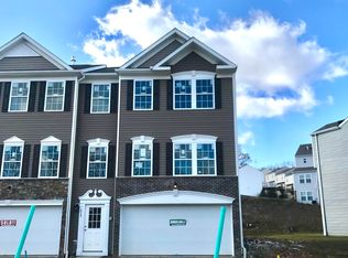 213 Lockheed Dr, Coraopolis, PA 15108