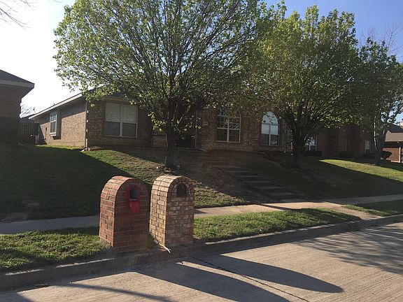 2nd image of 1549 Warwick Dr