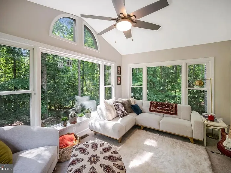 2 English Hills Dr — Photo 8