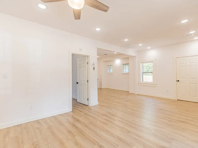1010 Burnet St — Photo 7