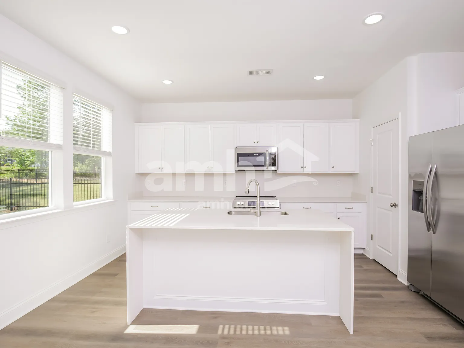 3 bed, 2.5 bath, 1606 sqft, $2,470 — Photo 3