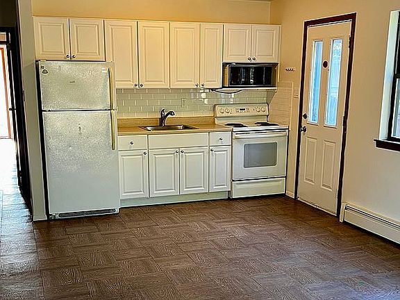 3rd image of 8 Deans Ln