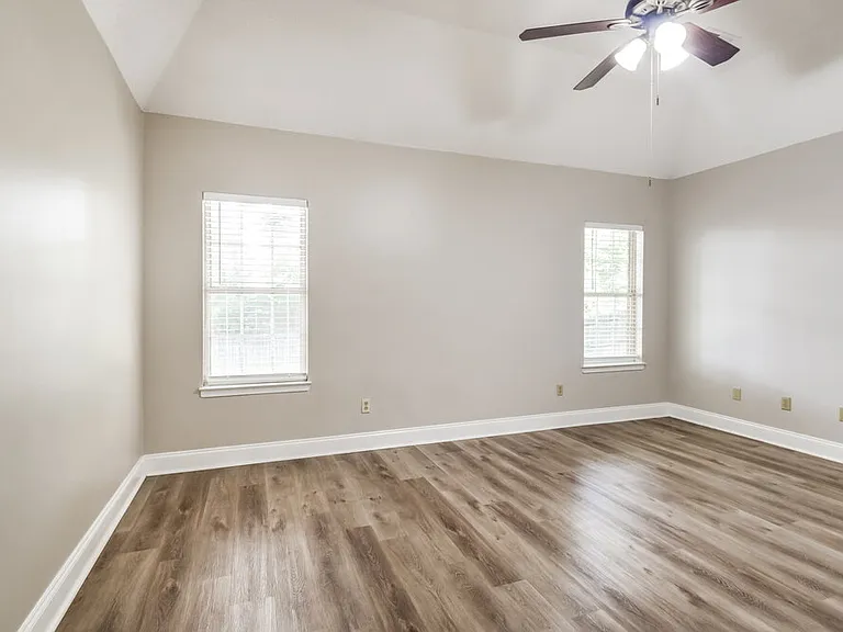 2346 Kindlewood Dr — Photo 10
