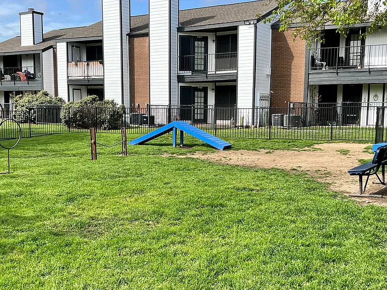 Barrett Creek Apartments — Photo 29