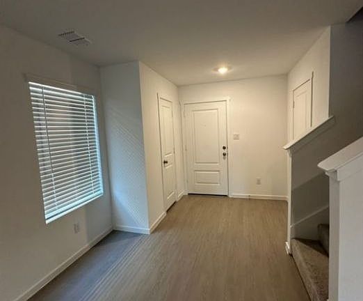5th image of 240 Ashbrook St