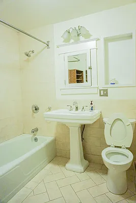 Rented by Delta Commercial Real Estate | media 20