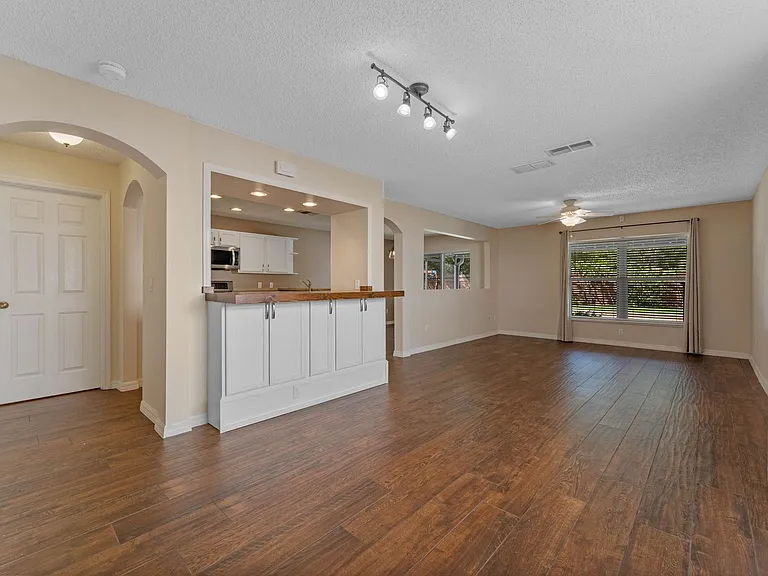 15321 Harrowgate Way — Photo 3