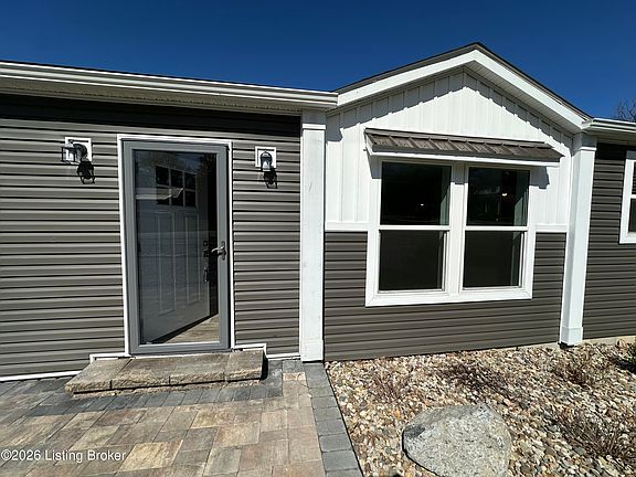 3rd image of 115 E Maple St