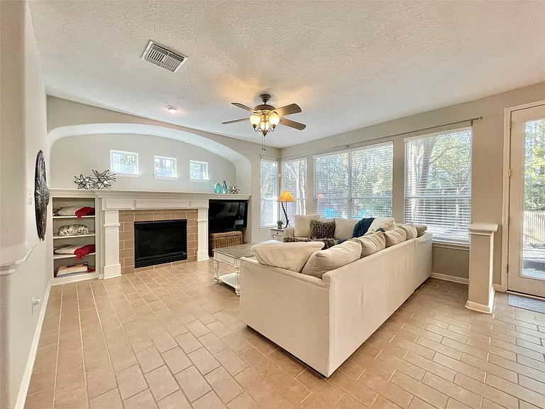 46 Flickering Sun Ct — Photo 13