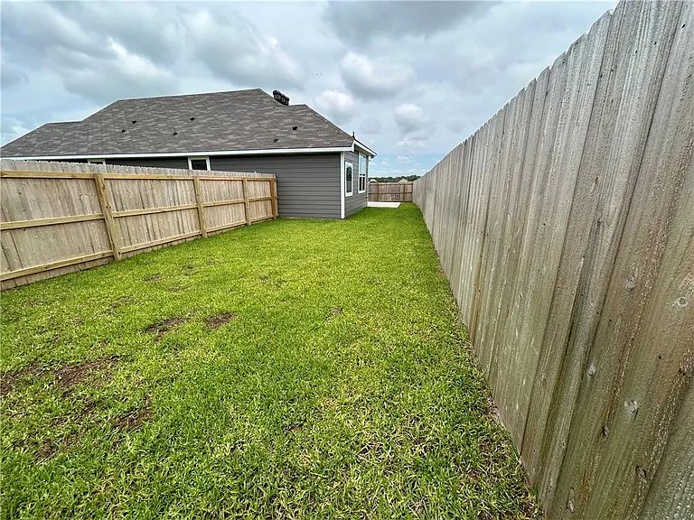 2204 Johnny Lyon Ct — Photo 13