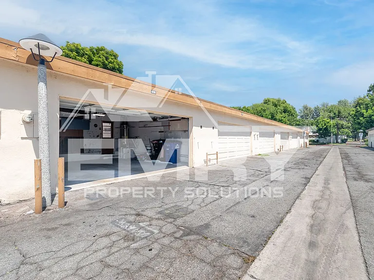 9781 S Karmont Ave — Photo 41