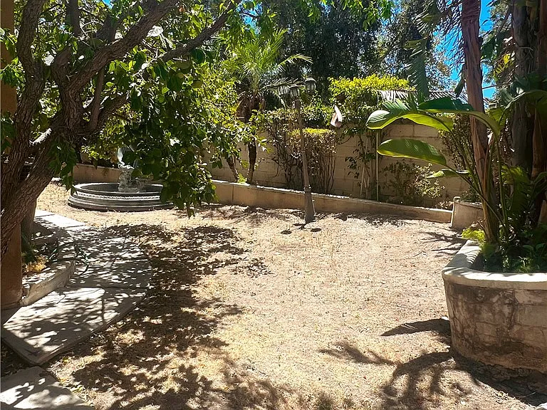 12583 Vintner Dr — Photo 24
