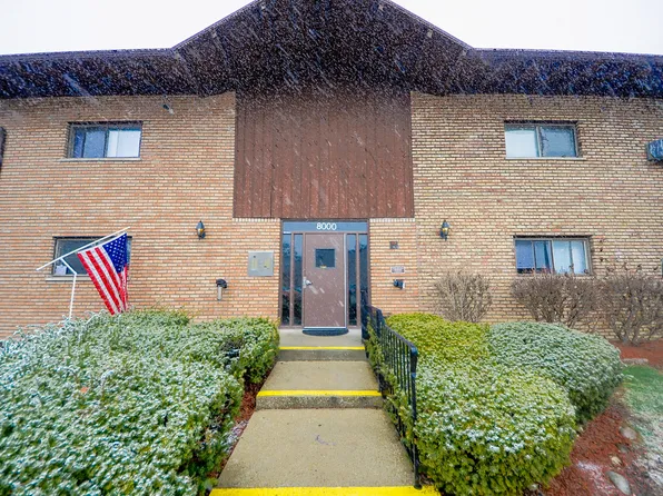 8000 Archer Ave APT 202, Willow Springs, IL 60480