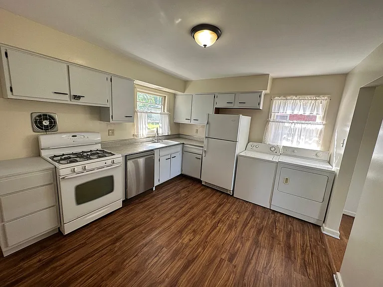 204 Zandale Dr — Photo 8