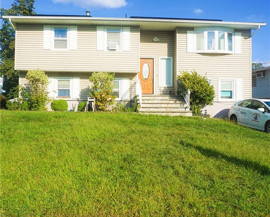 1st image of 4 Andrews Dr