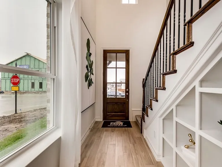 312 Rosemoor Pl — Photo 2