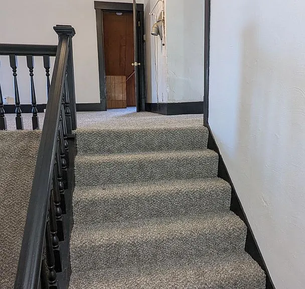 916 6th St NW — Photo 3