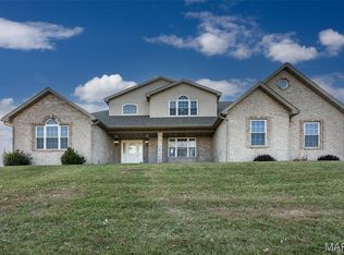 31899 Red Oak Dr, Brighton, IL 62012