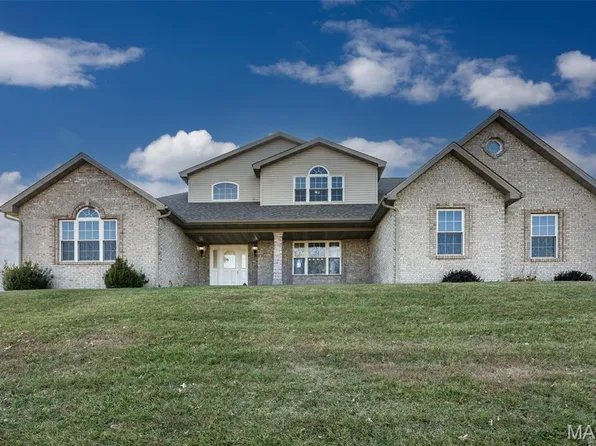 31899 Red Oak Dr, Brighton, IL 62012