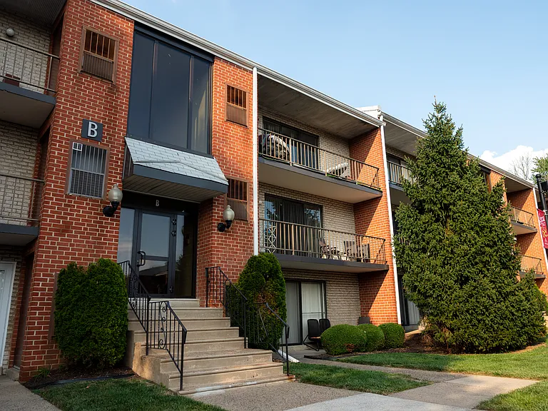 Ambassador Apartments — Photo 71