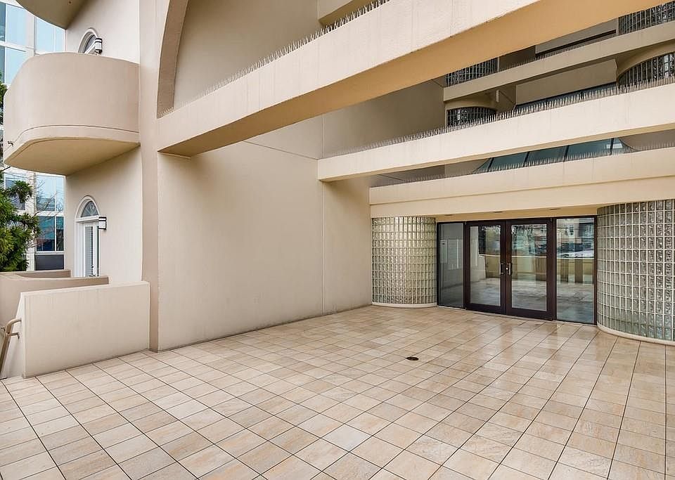 2nd image of 2161 Peachtree Rd