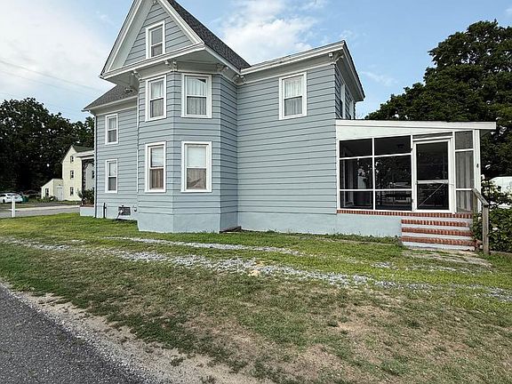 4th image of 131 Maple Ave