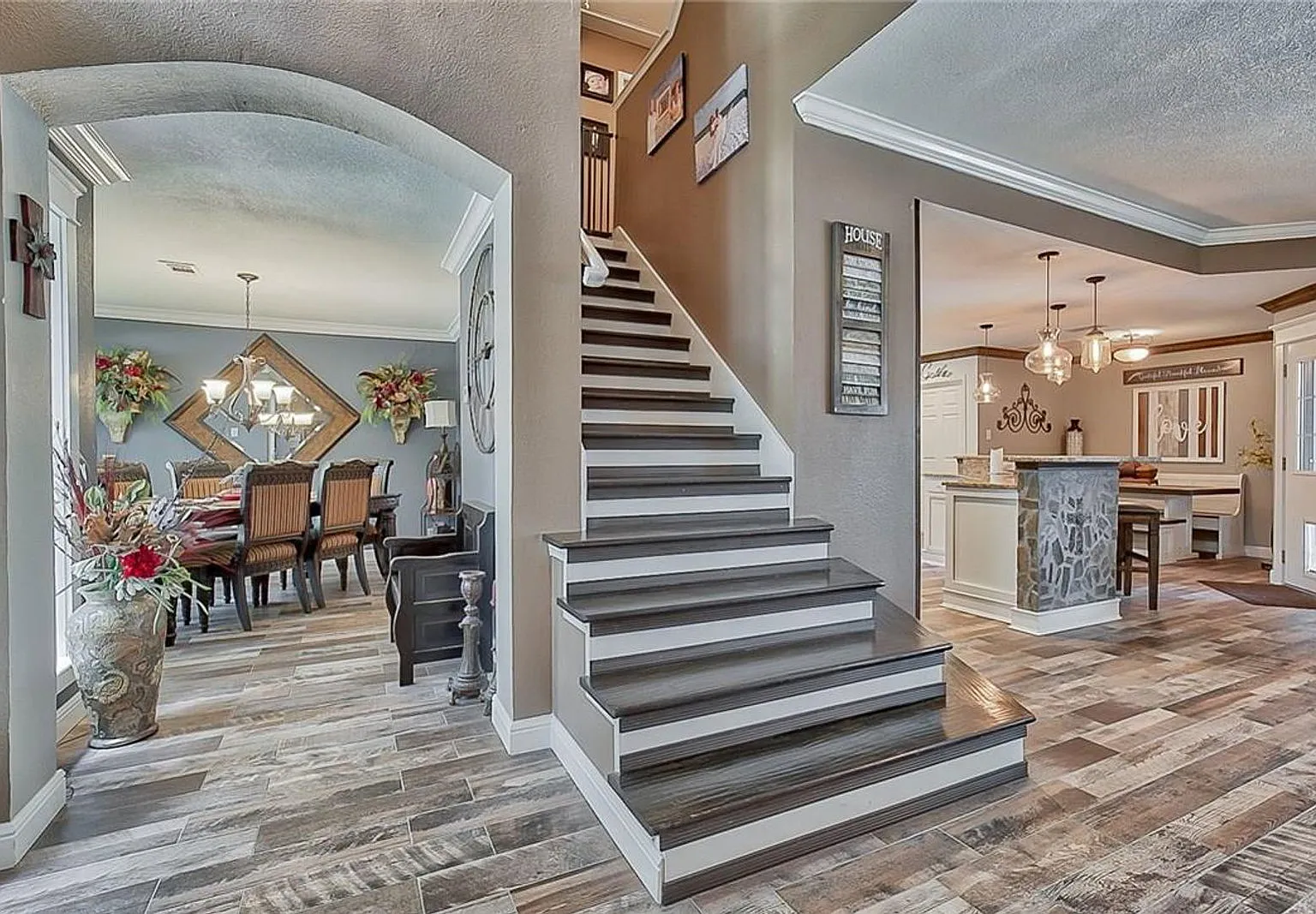 4 bed, 2.5 bath, 2274 sqft, $3,495 — Photo 4