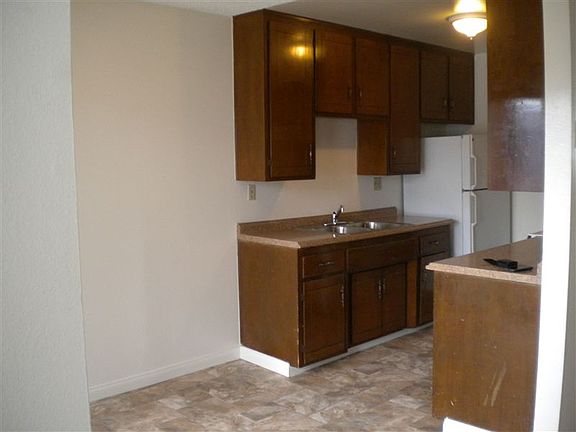 285 Moss St. #85 10-10-13 001