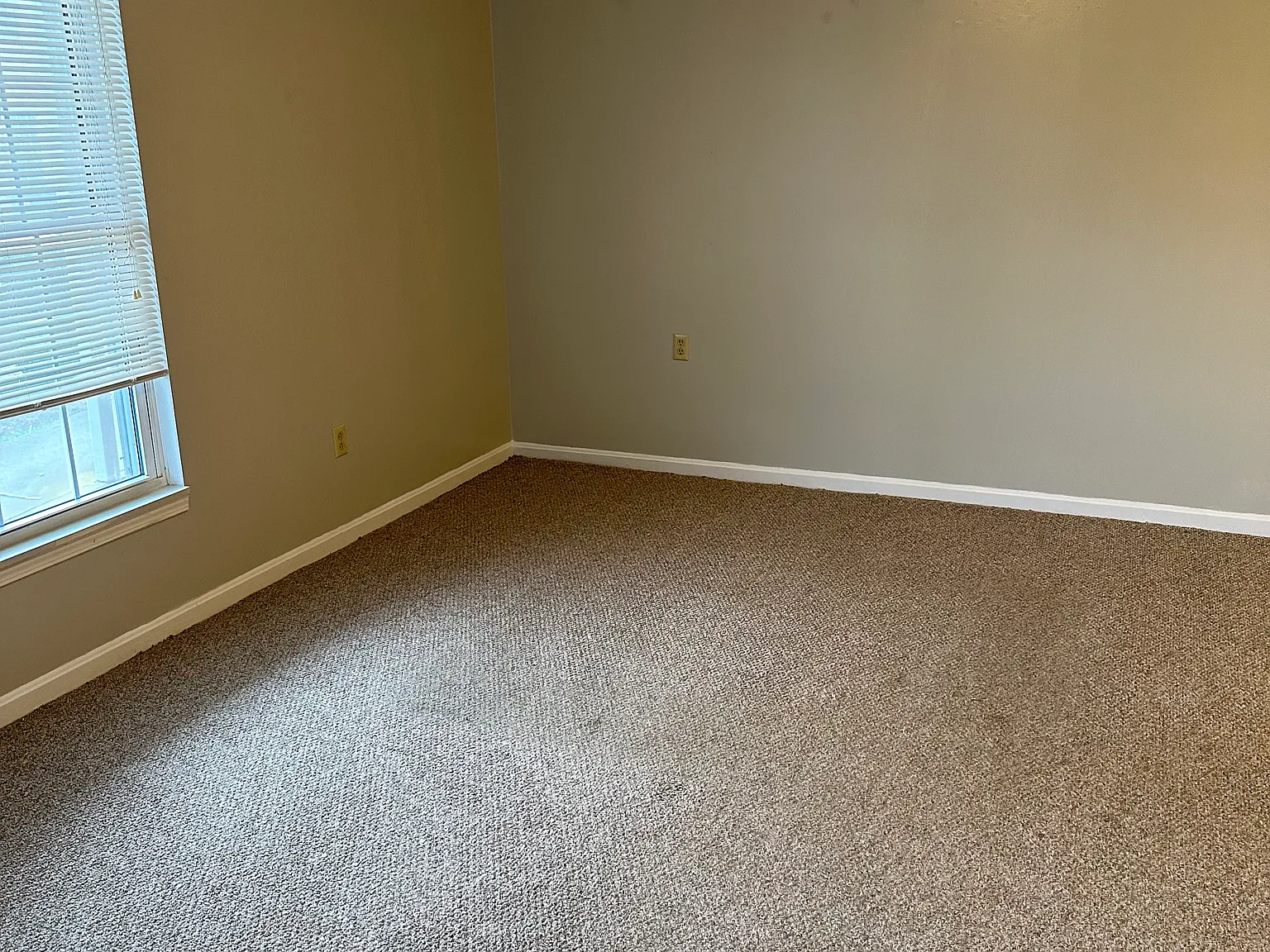 2 bed, 1000 sqft, $900 — Photo 4