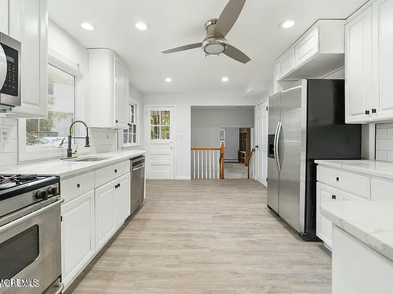 1025 Whittier Ave — Photo 1