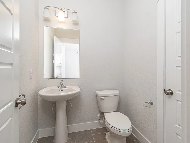 308 Saturnia Dr — Photo 27