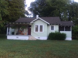 1127 Willow Rd, Hendersonville, NC 28739