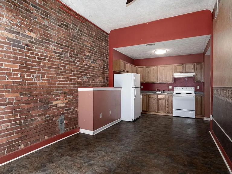214 Wall St — Photo 27