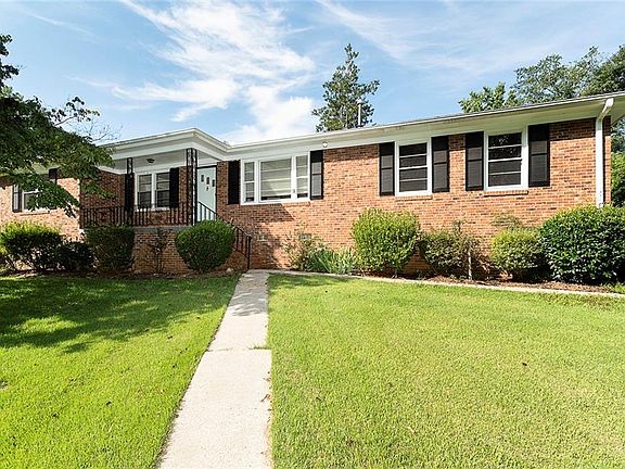 2nd image of 300 Richmond Dr