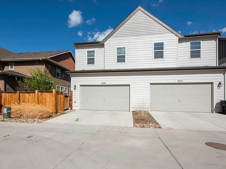 5725 N Hanover St — Photo 19